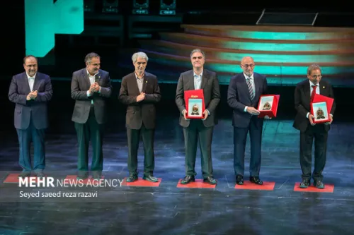 فراخوان هفتمین دوره جایزه مصطفی منتشر گردید معرفی نامزدها تا اسفند ۱۴۰۴