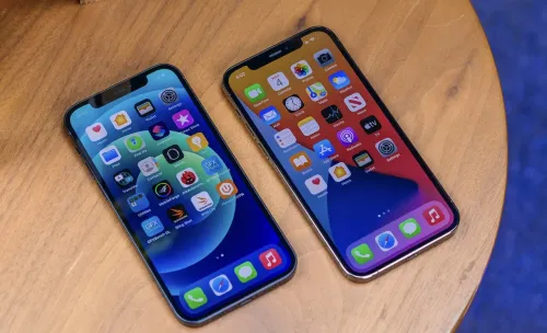 این کاربران باید فورا گوشی آیفون ۱۲ را به روزرسانی کنند