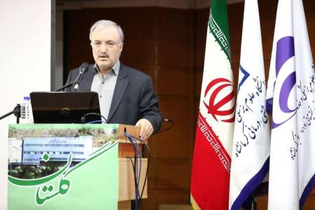 نمی گذارم خدمت رسانی در وزارت بهداشت به سیاست آلوده شود
