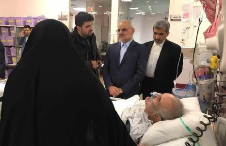 عیادت وزیرآموزش وپرورش از والدین شهید حسین فهمیده