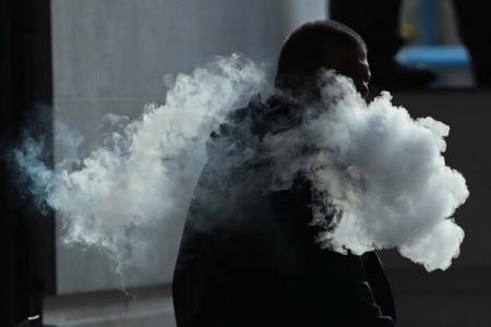 آگهی درباره تشدید كرونا با مصرف سیگار برقی